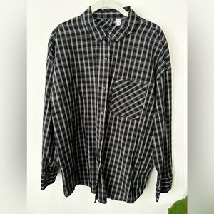 H&M light weight black plaid button down. Size small, oversized fit.